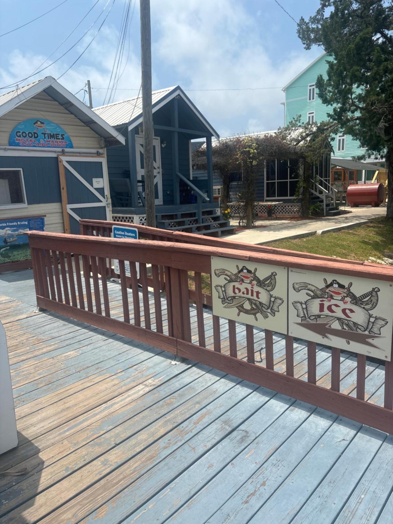 Good Times Motel And Marina Steinhatchee Buitenkant foto
